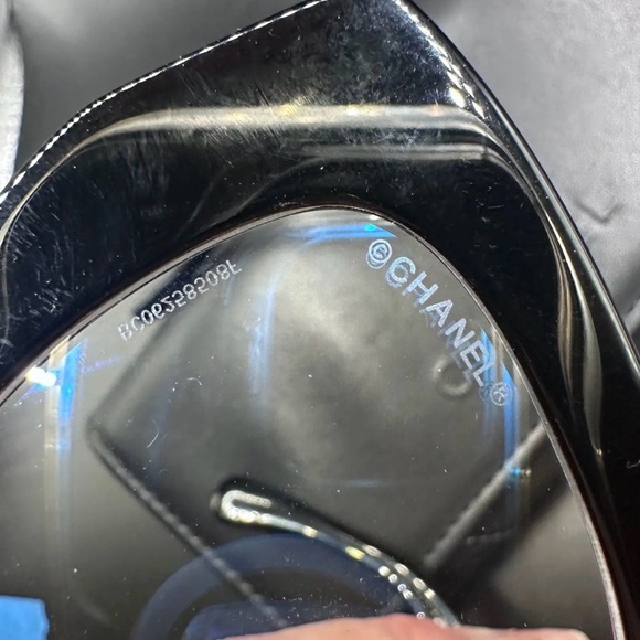 CHANEL Black Cat-Eye Sunglasses with Gold Crystal Link Temples - Picture 3 of 6